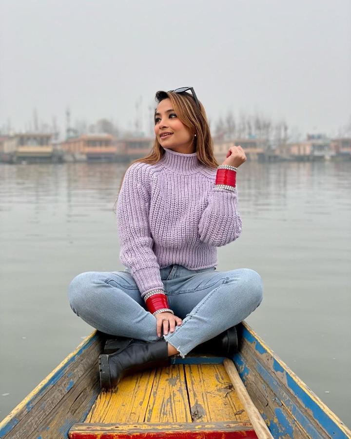 Floating Young Gulshan Houseboat Srīnagar Kültér fotó