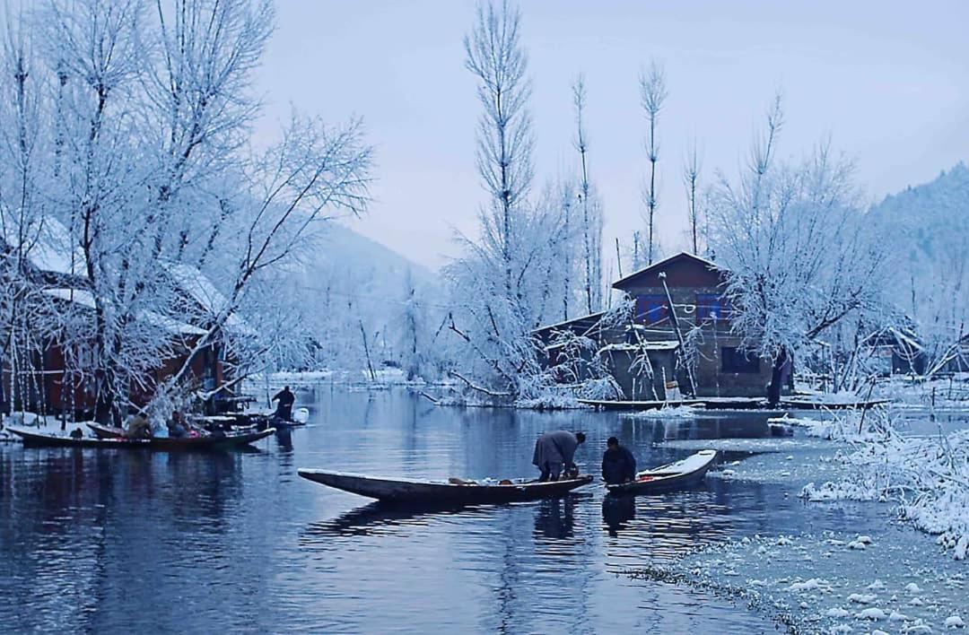 Floating Young Gulshan Houseboat Srīnagar Kültér fotó